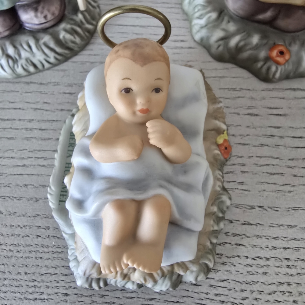 Vintage Berta Hummel Goebel 1996 Nativity - Picture 3 of 16